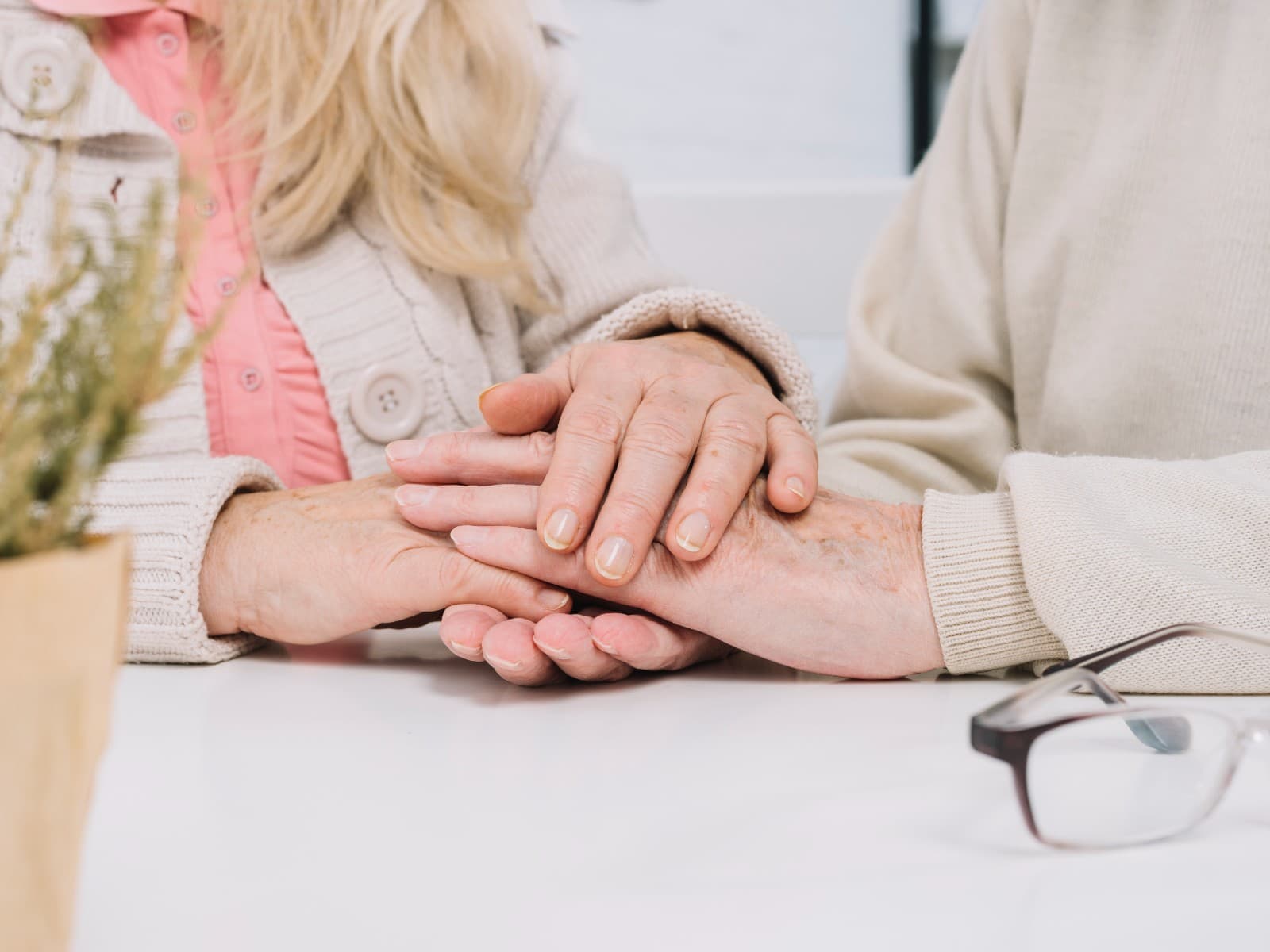  Contributi per il genitore/caregiver che assiste figli minori affetti da malattia rara e disabilità gravissima.